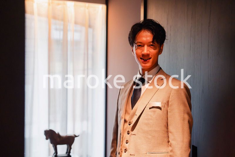 ラグジュアリーホテルで働く男性スタッフ