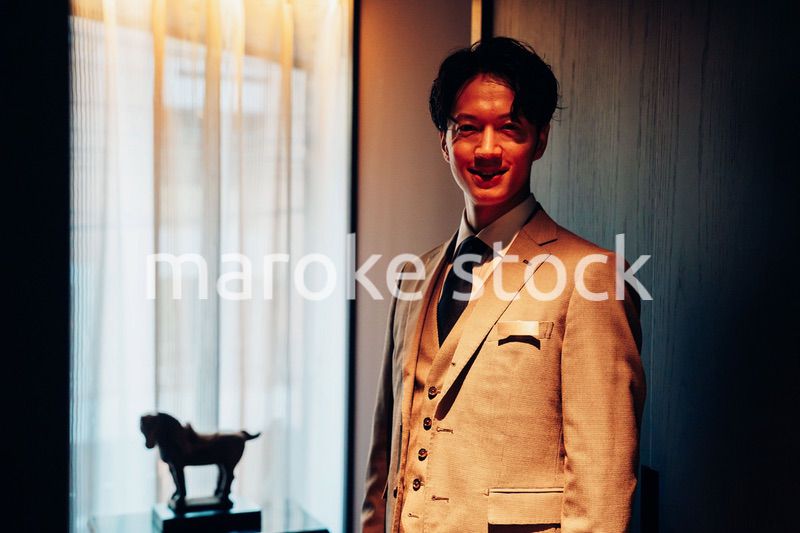 ラグジュアリーホテルで働く男性スタッフ