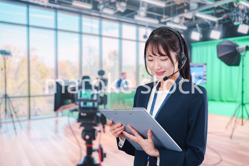 スタジオで働くディレクターの女性