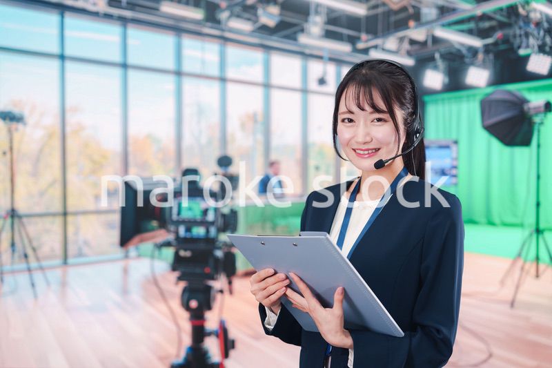 スタジオで働くディレクターの女性