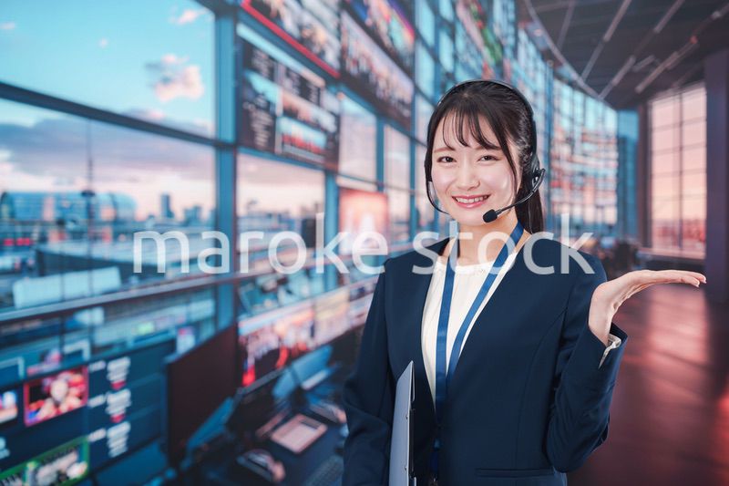 スタジオで働くディレクターの女性