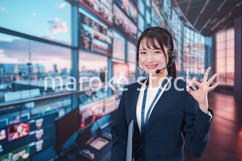 スタジオで働くディレクターの女性