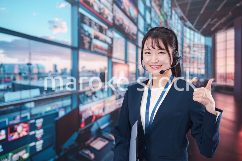 スタジオで働くディレクターの女性