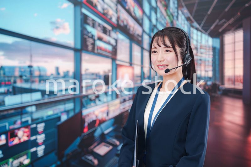 スタジオで働くディレクターの女性