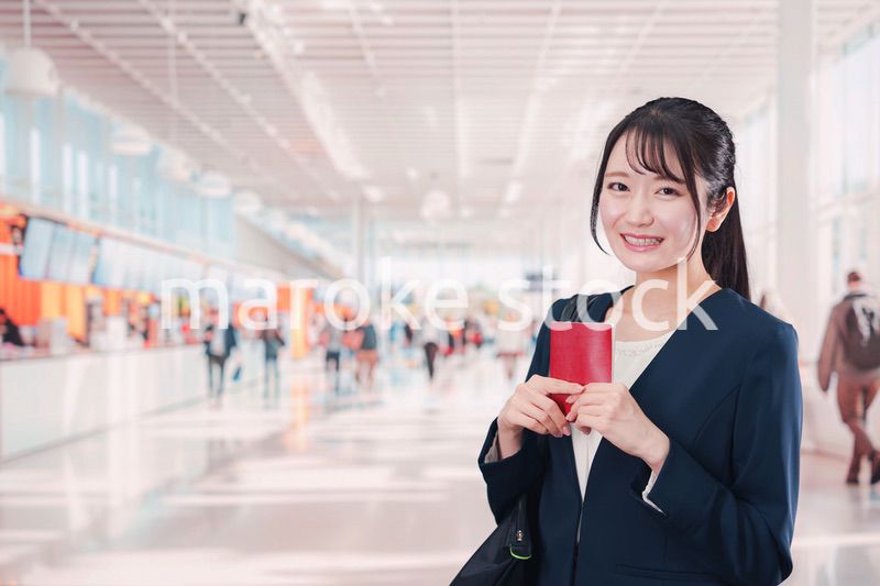 海外出張をするビジネスウーマン