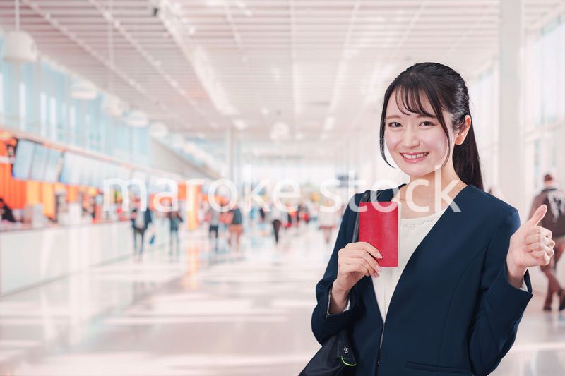 海外出張をするビジネスウーマン