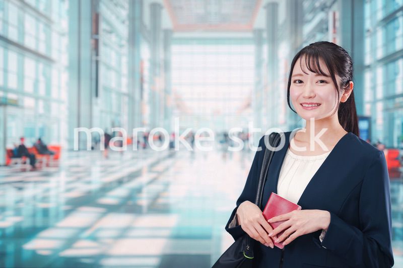 海外出張をするビジネスウーマン