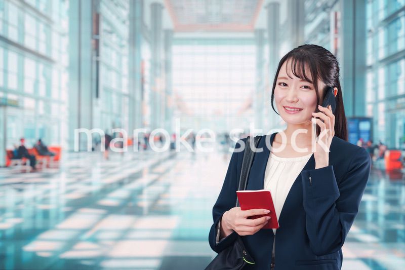 海外出張をするビジネスウーマン