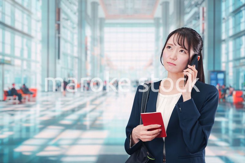 海外出張をするビジネスウーマン