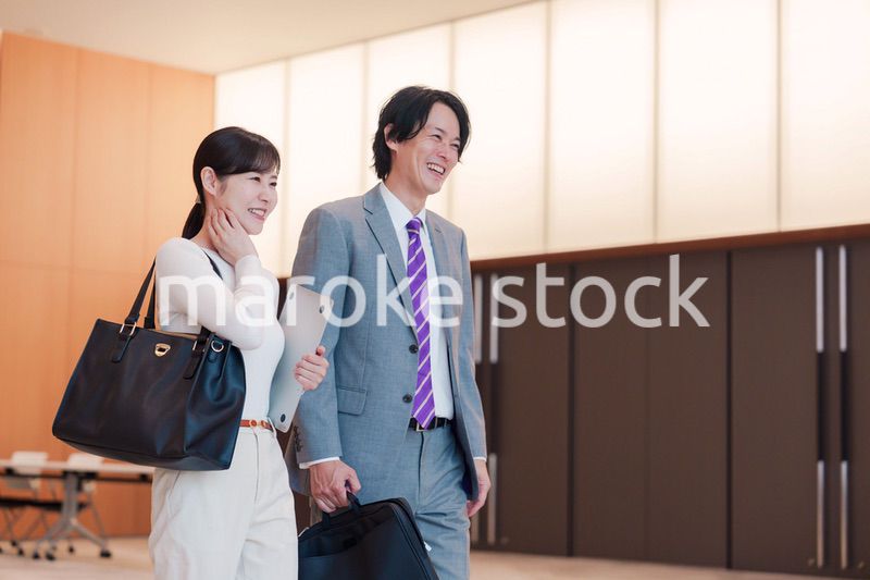 外回りをする営業担当のビジネスパーソン