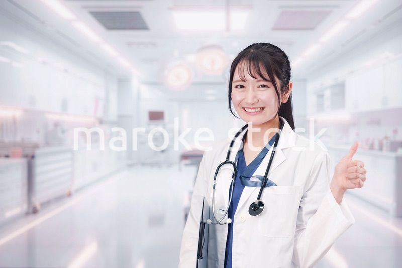 病院で働く若い女性のドクター