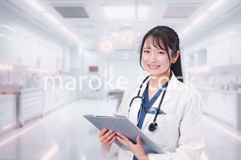 病院で働く若い女性のドクター
