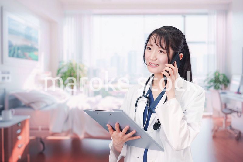 病院で働く若い女性のドクター