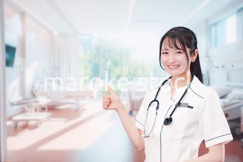 医療機関で働く若い女性の看護師