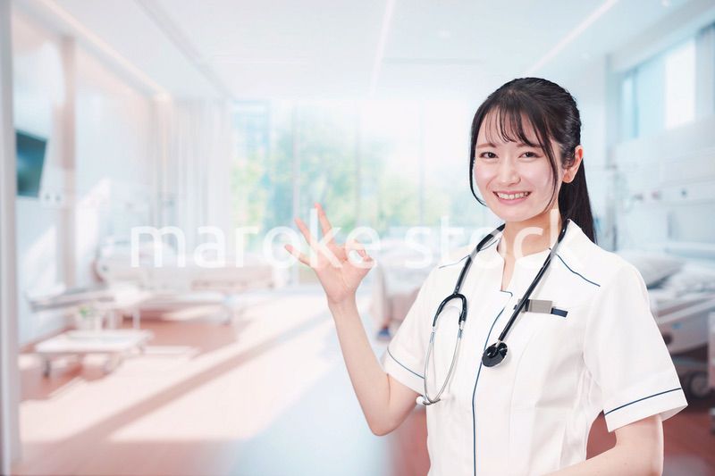 医療機関で働く若い女性の看護師