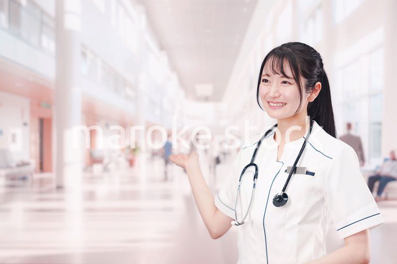 医療機関で働く若い女性の看護師