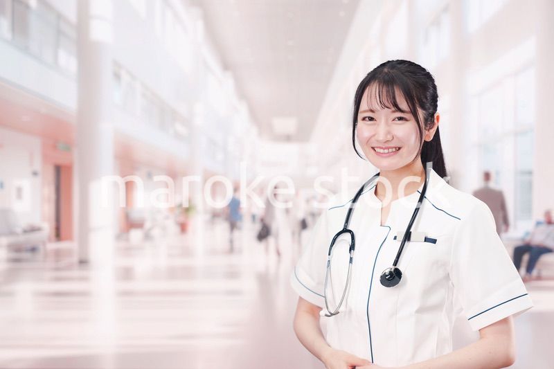 医療機関で働く若い女性の看護師
