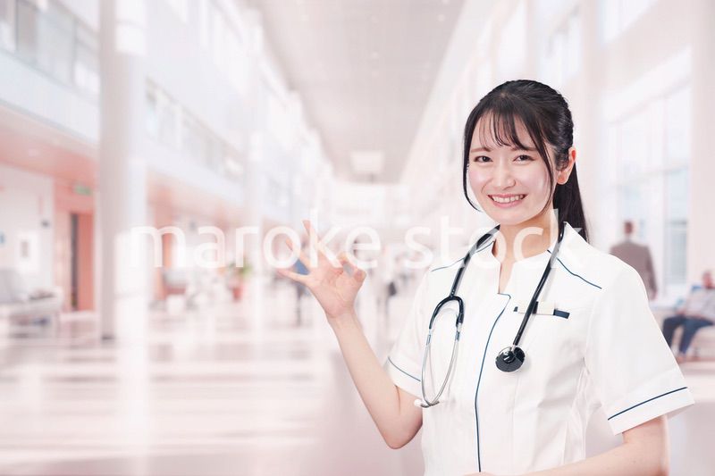 医療機関で働く若い女性の看護師