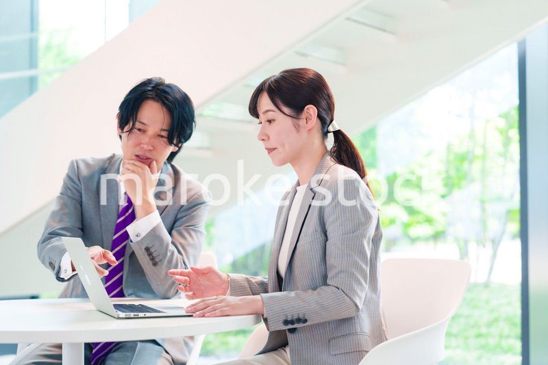 上司に相談をする女性社員