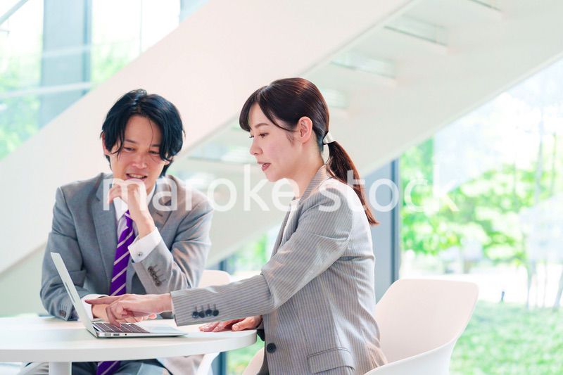 上司に相談をする女性社員