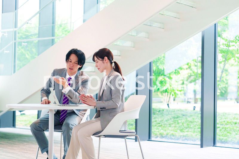 上司に相談をする女性社員