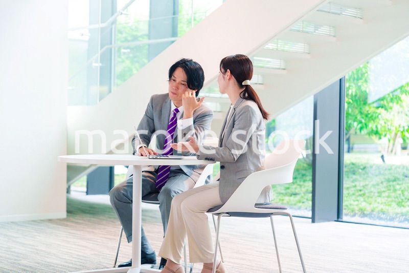 上司に相談をする女性社員