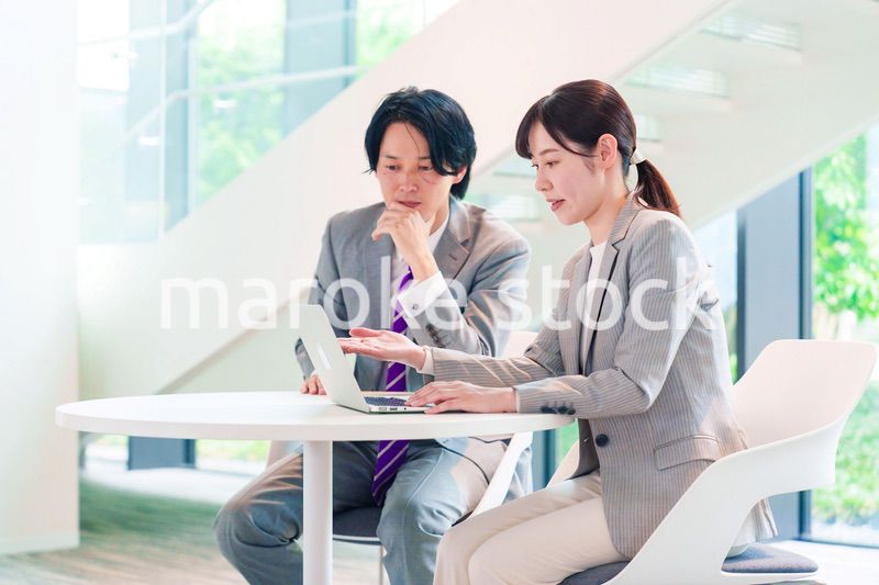 上司に相談をする女性社員