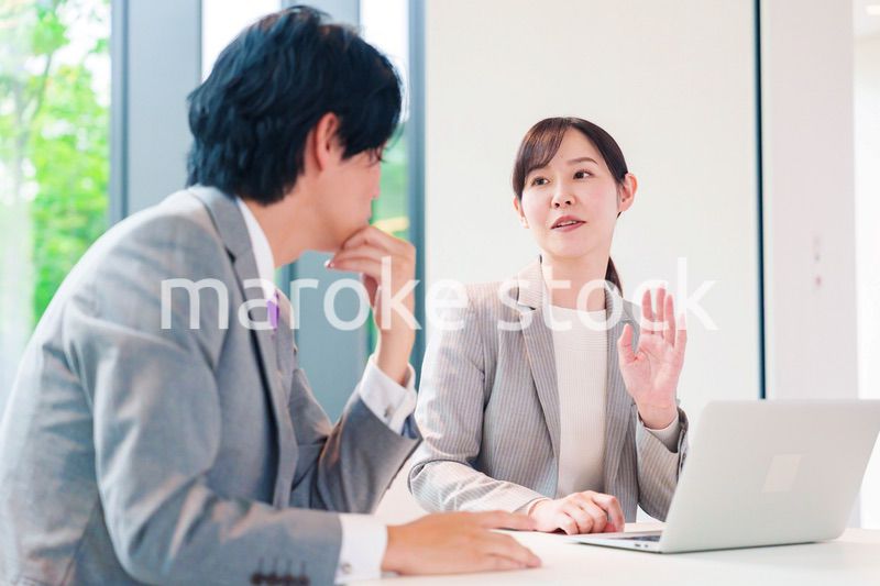 上司に相談をする女性社員