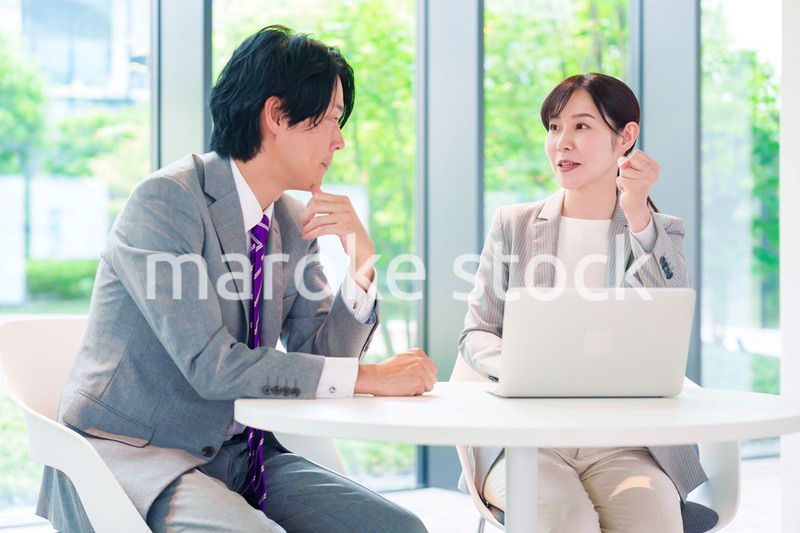 上司に相談をする女性社員