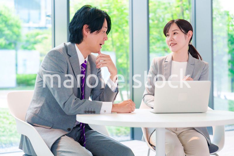 上司に相談をする女性社員