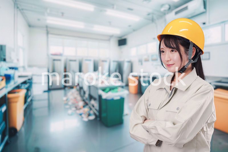 ゴミ清掃の仕事をする若い女性