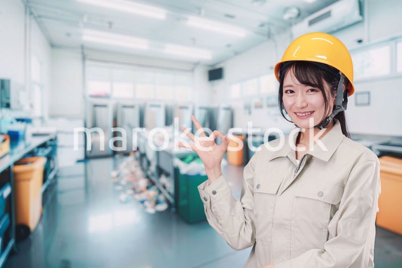 ゴミ清掃の仕事をする若い女性