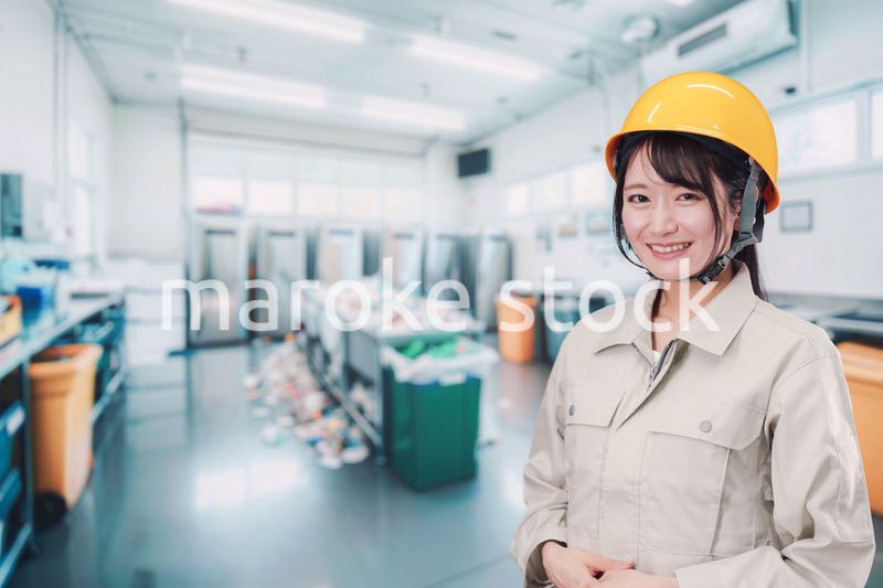 ゴミ清掃の仕事をする若い女性