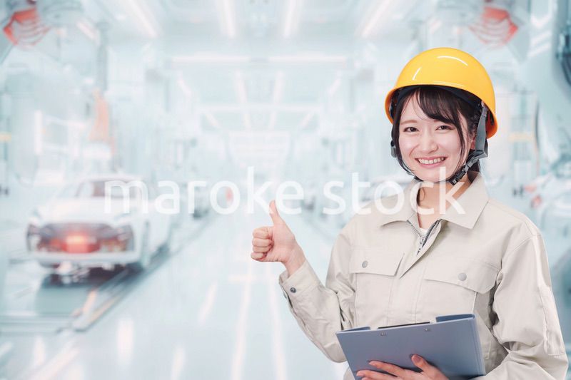 自動車工場の生産ラインで働く若い女性