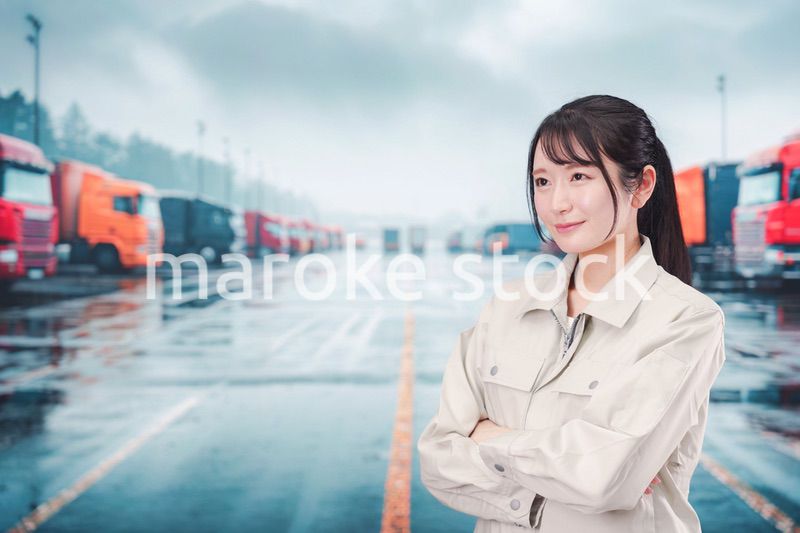 若い女性のトラックドライバー