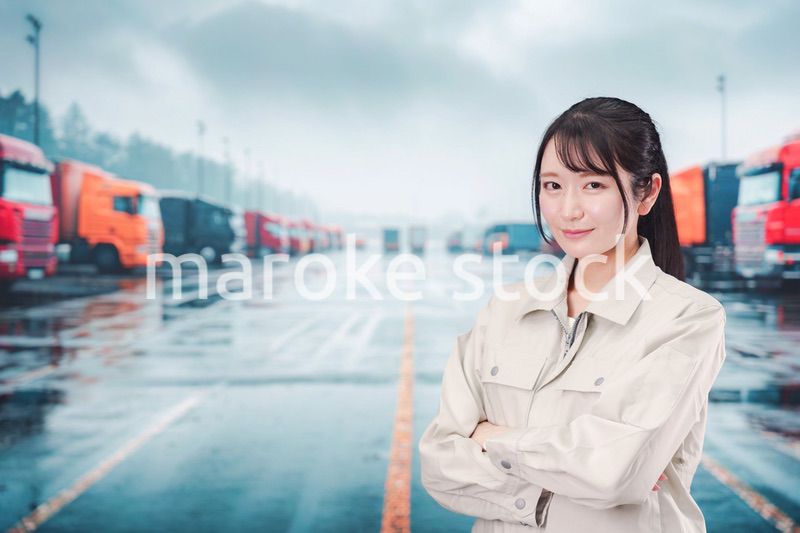 若い女性のトラックドライバー