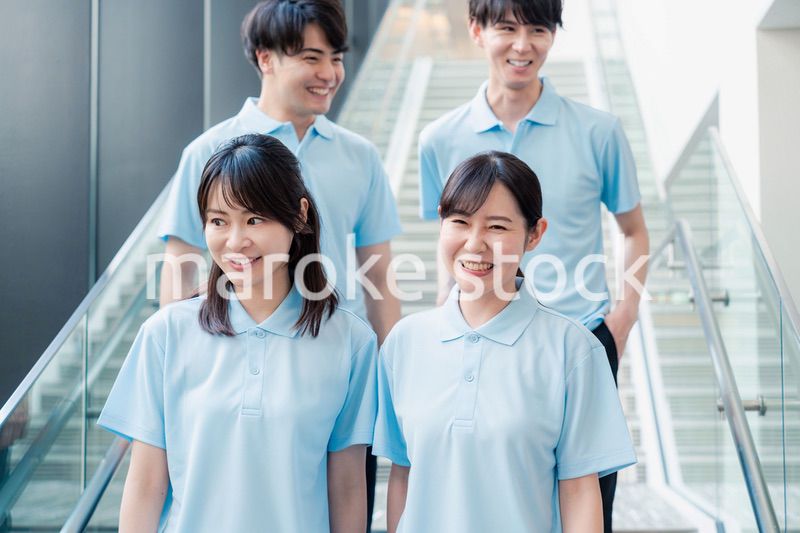福祉の現場で楽しく働くスタッフ
