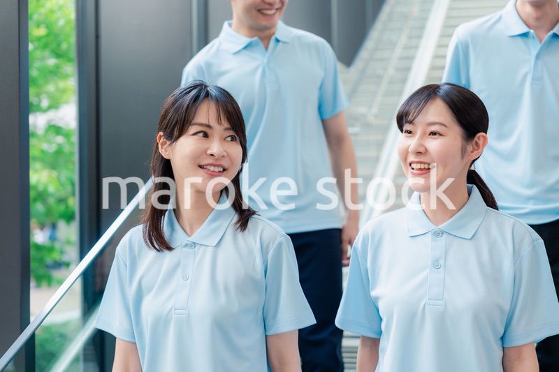 福祉の現場で楽しく働くスタッフ