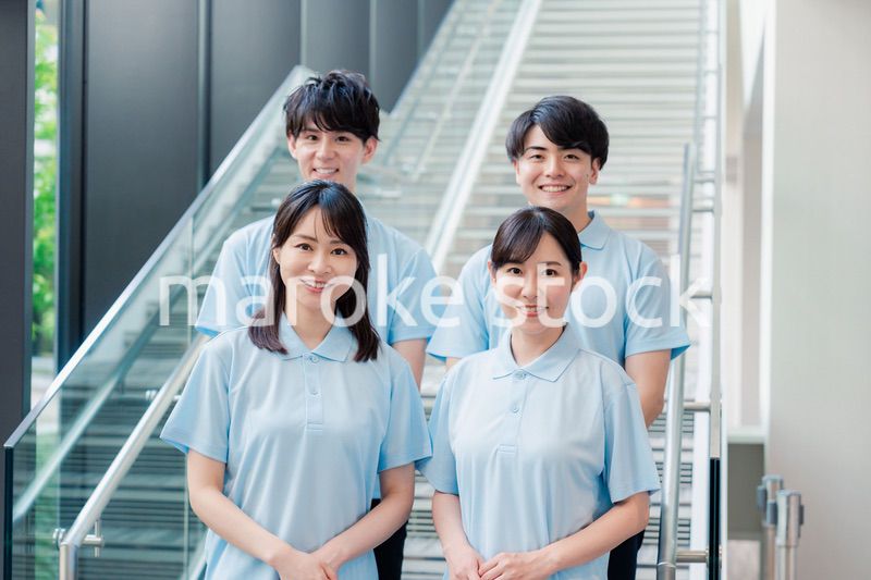 福祉の現場で楽しく働くスタッフ