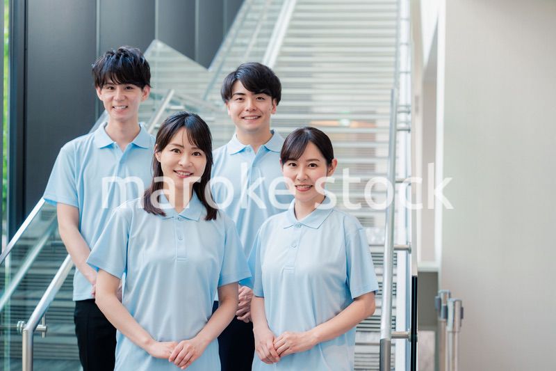 福祉の現場で楽しく働くスタッフ