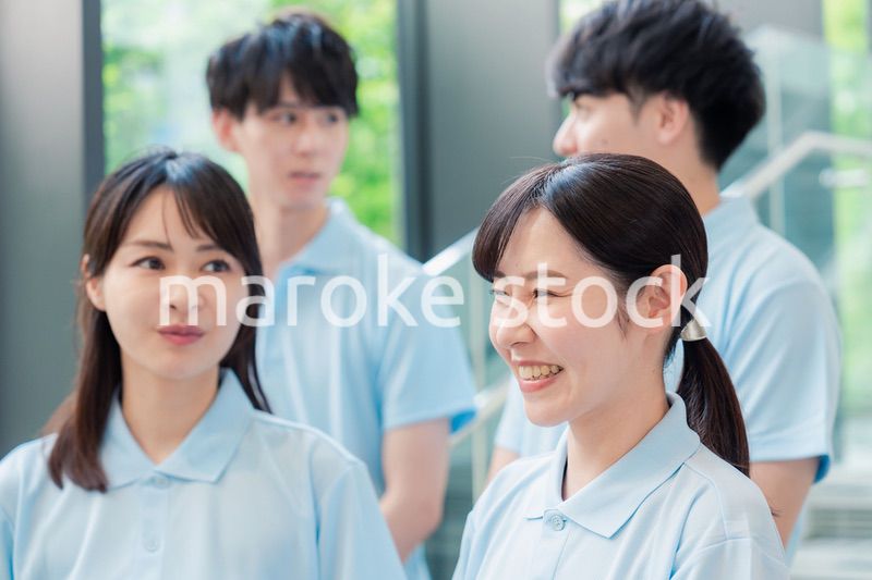 福祉の現場で楽しく働くスタッフ
