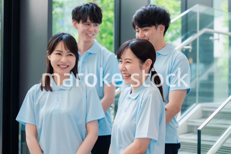 福祉の現場で楽しく働くスタッフ