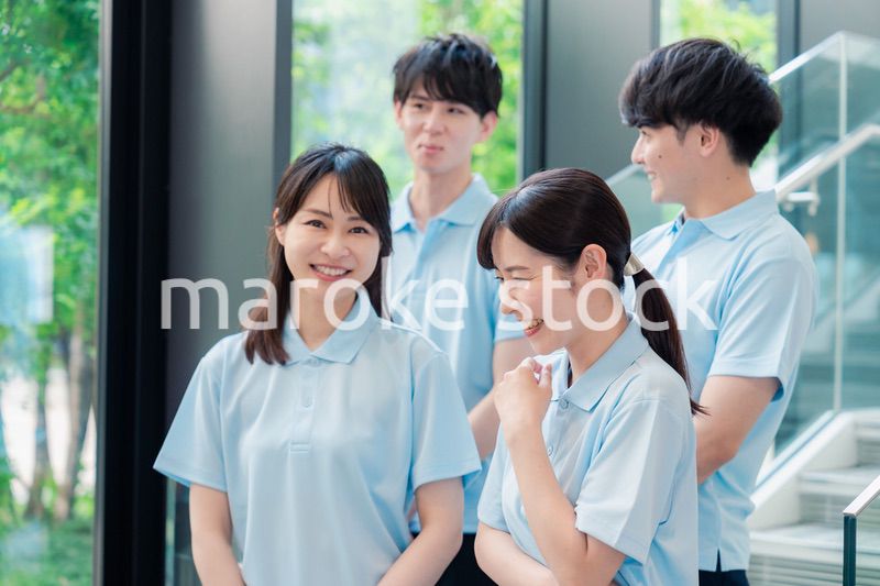 福祉の現場で楽しく働くスタッフ