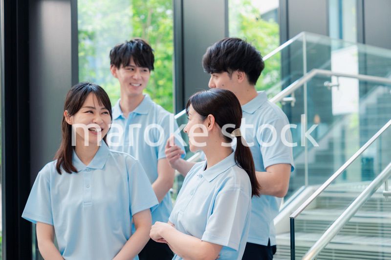 福祉の現場で楽しく働くスタッフ