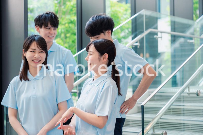 福祉の現場で楽しく働くスタッフ