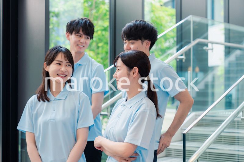 福祉の現場で楽しく働くスタッフ