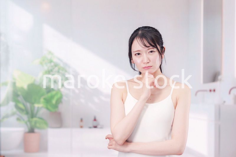 美容で悩む若い女性