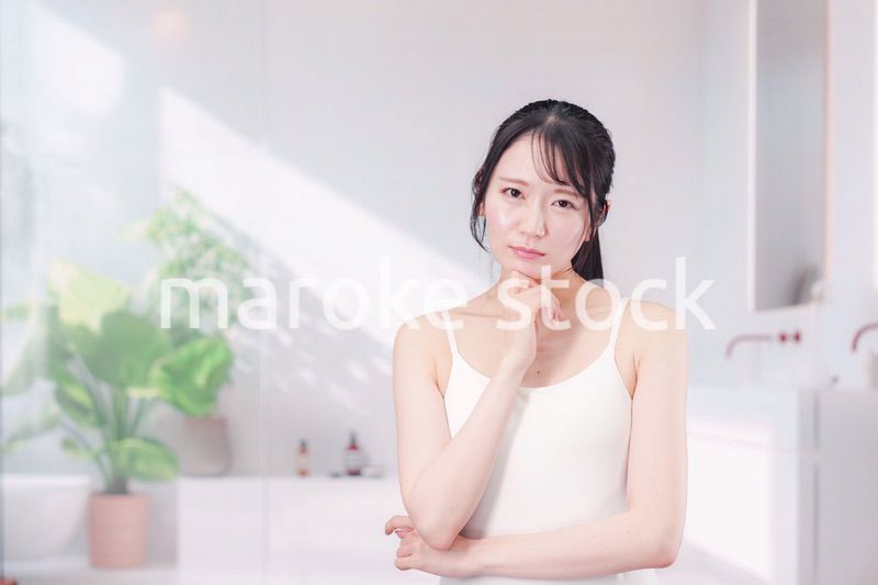 美容で悩む若い女性