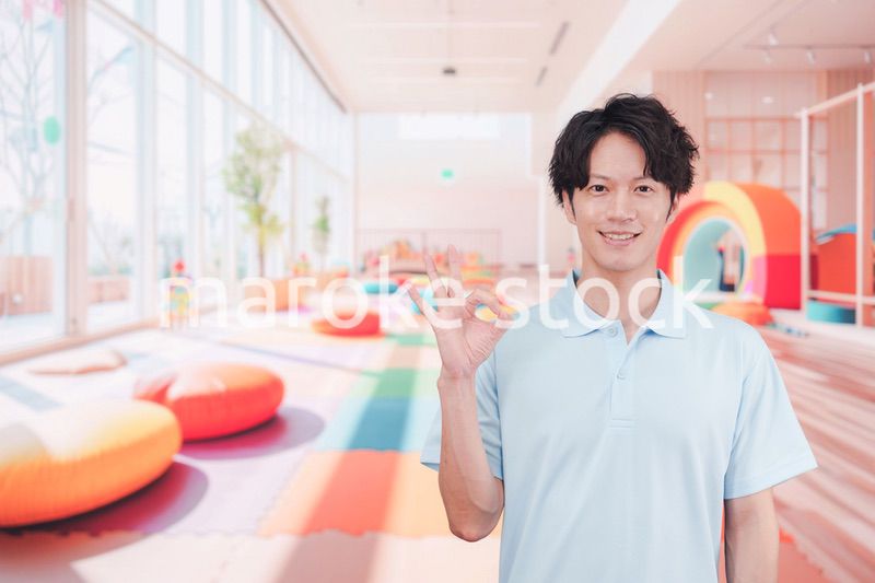 保育園で働く男性の保育士