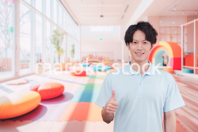 保育園で働く男性の保育士